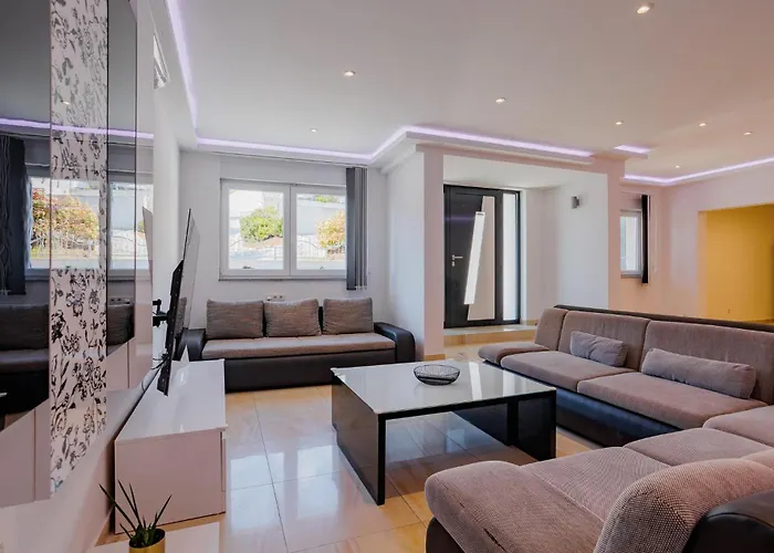 Luxurious Home In Sevid
